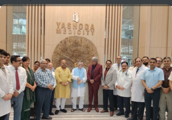 यशोदा अस्पताल पहुंचे झारखंड के राज्यपाल संतोष गंगवार