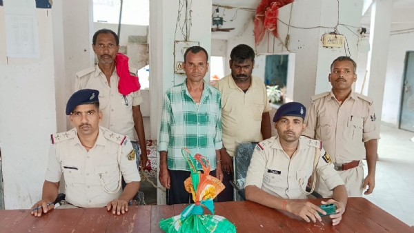 पुलिस गिरफ्त में दोनो अफीम तस्कर