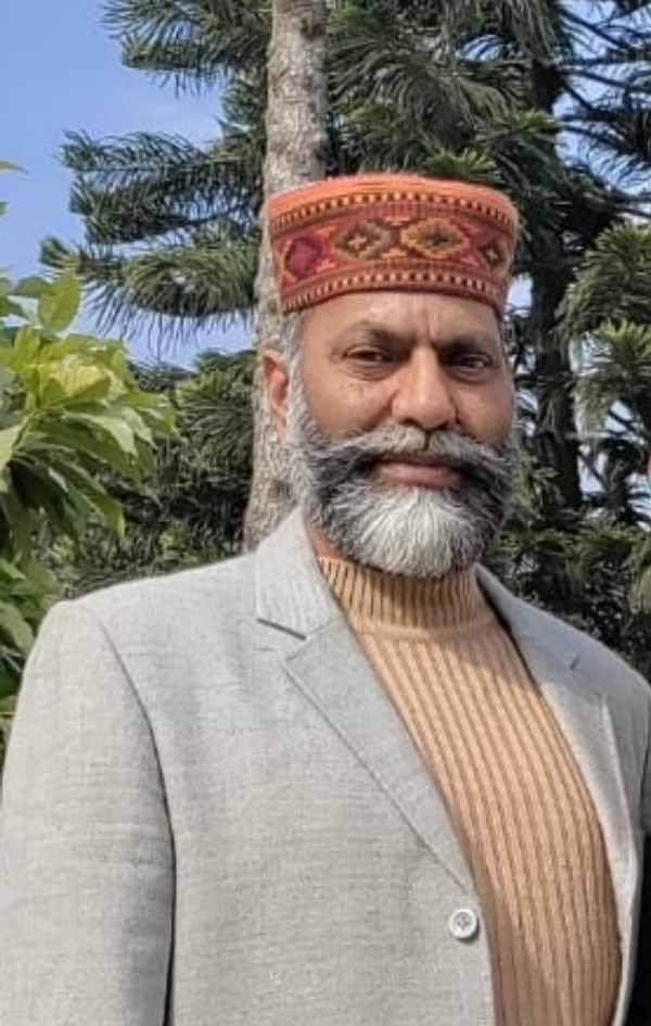 प्रधानाचार्य एस.डी.शर्मा।