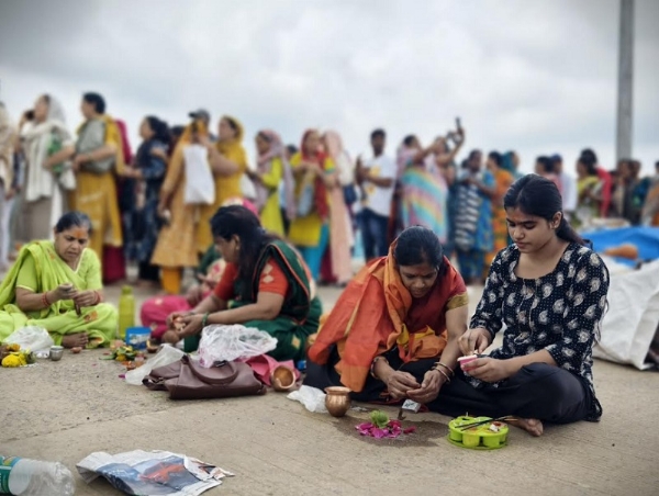 सावन खत्‍म होने के बाद भी कुबेरश्वरधाम पर उमड़ रहे श्रद्धालु