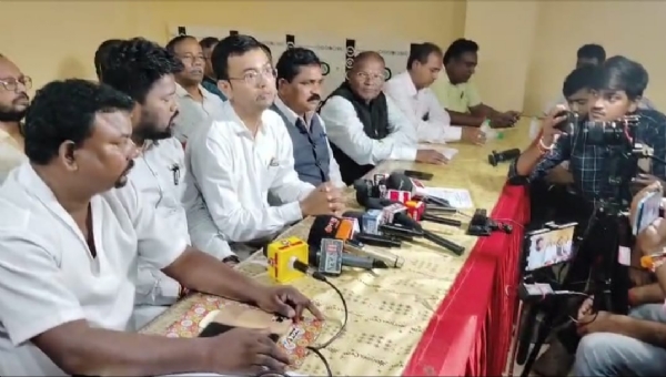 अनुसूचित जाति समन्वय समिति की बैठक में मौजूद लोग