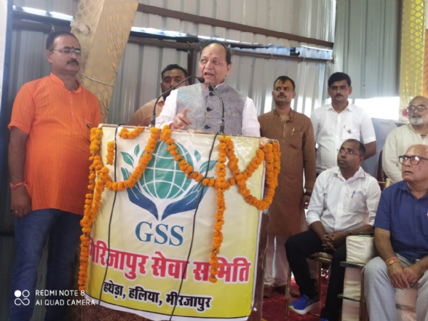 हलिया के हथेडा गांव में कृषक कार्यशाला को संबंधित करते राज्यसभा सांसद अरूण सिंह।