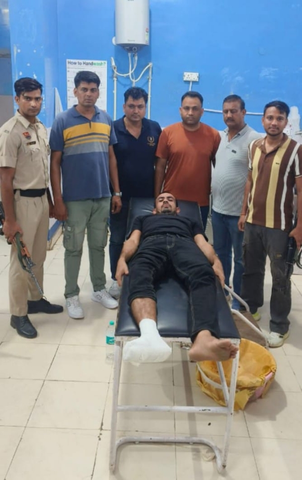 नागरिक अस्पताल में उपचाराधीन आरोपित अंकित।