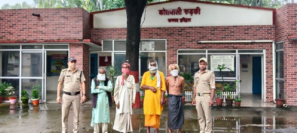 चार बहरूपिया गिरफ्तार