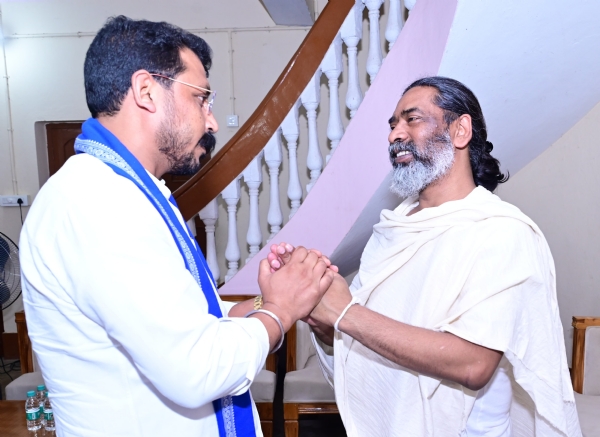 मुख्यमंत्री हेमंत सोरेन और सांसद चंद्रशेखर आजाद