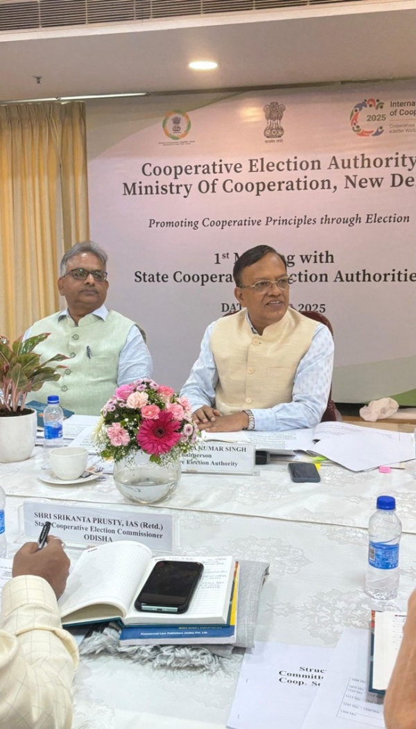सीईए के अध्यक्ष देवेंद्र कुमार सिंह नई दिल्ली में बैठक की अध्यक्षता करते हुए