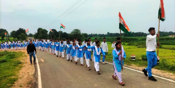 रामानुजगंज में तिरंगा कंसर्ट सांस्कृतिक संध्या का भव्य आयोजन, विद्यार्थियों ने देशभक्ति गीतों की दी मनमोहक प्रस्तुतियां