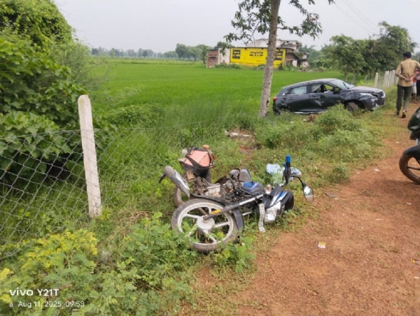 सड़क दुर्घटनाग्रस्त वाहन।
