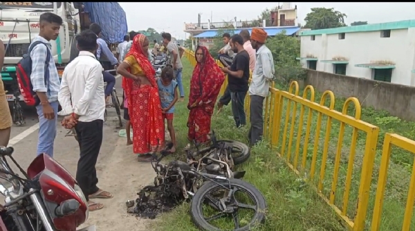 मौके पर मौजूद स्थानीय लोग