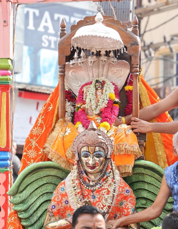 गरुड़ पर शिव तांडव