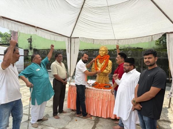 शहीद खुदीराम बोस की पुण्यतिथि पर कांग्रेसजनों ने दी श्रद्धांजलि