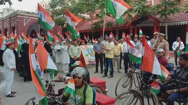 तिरंगा यात्रा में शामिल हुए दिव्यांग साथी