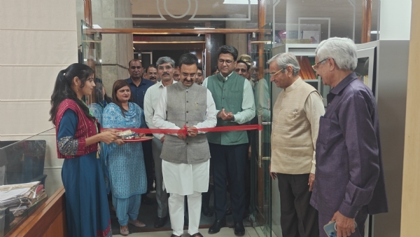 हरियाणा विधानसभा के स्पीकर हरविंद्र कल्याण पुस्तकालय का उदघाटन करते हुए