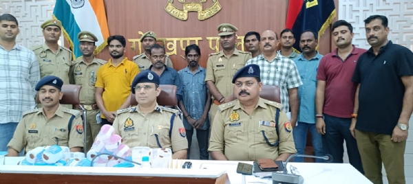*लगभग 11 लाख के जेवरात के साथ पुलिस ने तीन आरोपियों को किया गिरफ्तार*