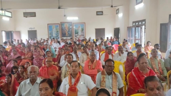 माता-पिता को अनदेखा करने वालों को परमात्मा भी अनदेखा कर देते है,