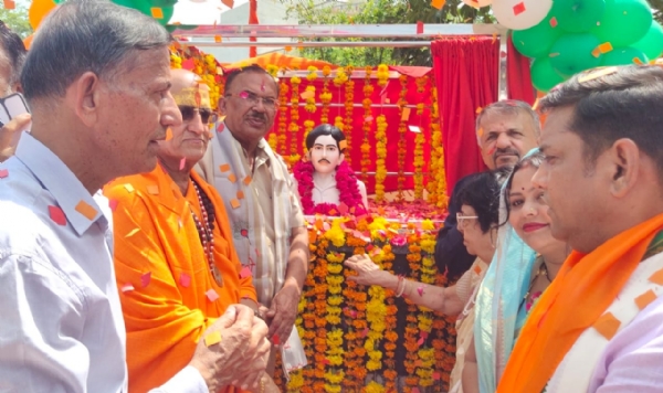 शाहपुरा में दिखा देशभक्ति का महापर्व, अमर शहीद हेमू कालानी स्मारक व प्रतिमा का लोकार्पण, तिरंगे के रंग में डूबा नगर