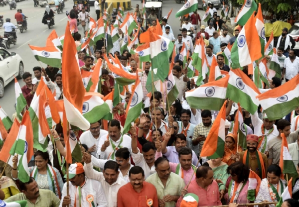 प्रयागराज के सिविल लाइंस में भाजपा द्वारा निकाली गई तिरंगा यात्रा का छाया चित्र