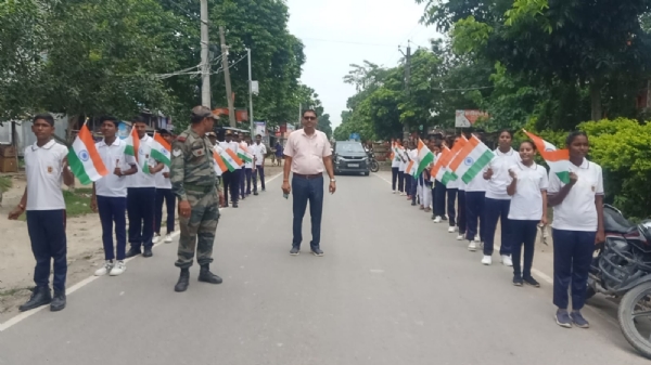 अररिया फोटो:एनसीसी और छात्र छात्राओं की रैली