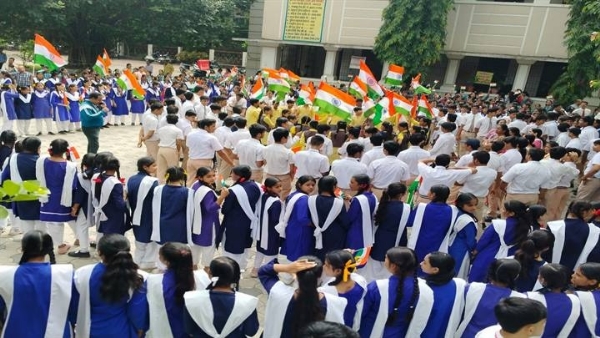बच्चों ने निकाली भव्य रैली