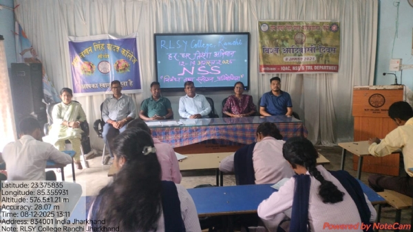 कार्यक्रम के दौरान जुटे शिक्षकगण समेत अन्य