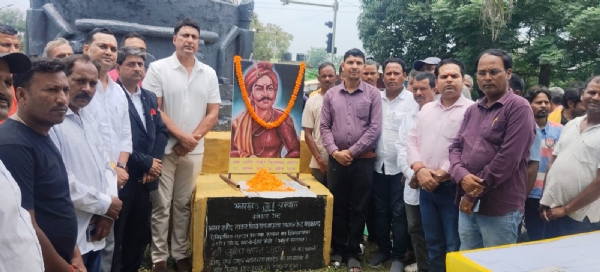 श्रद्धांजलि सभा में जुटे अतिथिगण