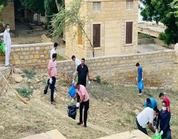ऐतिहासिक गड़ीसर सरोवर परिसर में स्वच्छता अभियान चलाया, अधिकारी-कर्मचारी ने सक्रिय भागीदारी निभाई