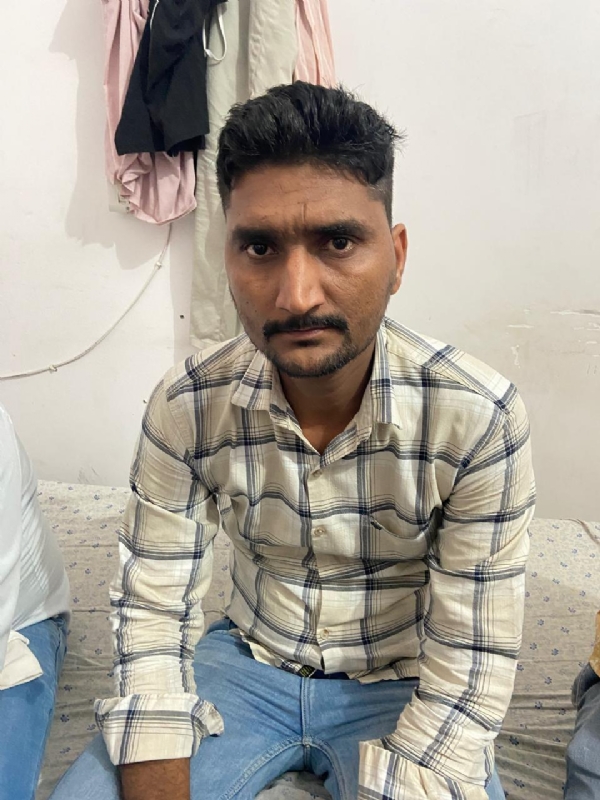 पटवारी  पांच हजार रुपये की रिश्वत  लेते  गिरफ्तार