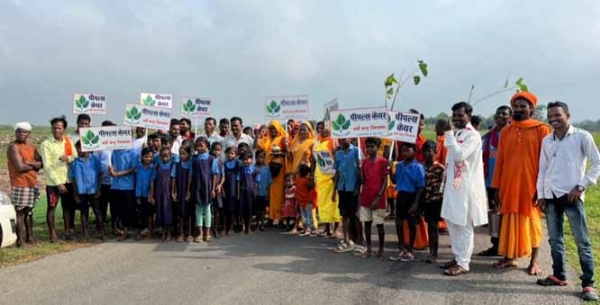 तालाब के चारों ओर 21 पीपल के पौधे लगाए