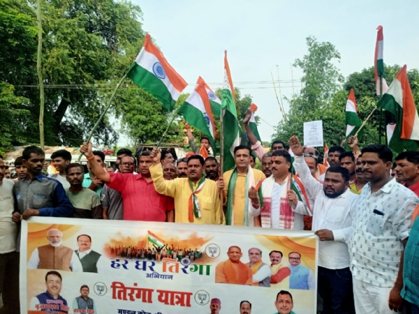 भाजपा जिलाध्यक्ष बृजभूषण सिंह के नेतृत्व में निकली तिरंगा यात्रा