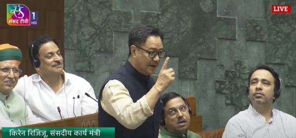 संसदीय कार्य मंत्री किरेन रिजिजू मंगलवार को सदन में