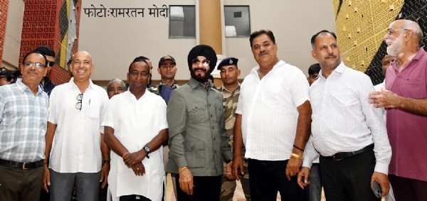 मेडिसिन विंग देख चकित हुए बिट्टा बाेले, बीकानेर के भामाशाहों को मेरा सलाम