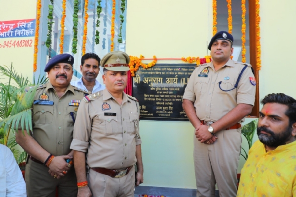 एसएसपी अनुराग आर्य मंगलवार को शीशगढ़ थाना परिसर में नई सुविधाओं का शुभारंभ करते हुए।