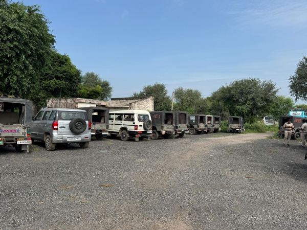 आरटीओ जयपुर द्वितीय की ताबड़तोड़ कार्रवाई: बिना परमिट और टैक्स चोरी में 39 वाहन ज़ब्त