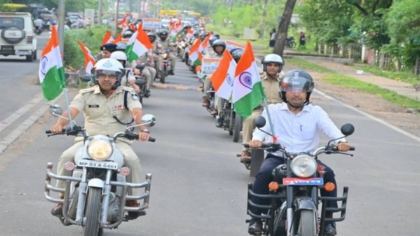 रायसेनः कलेक्टर- एसपी के नेतृत्व में निकली भव्य तिरंगा बाईक रैली