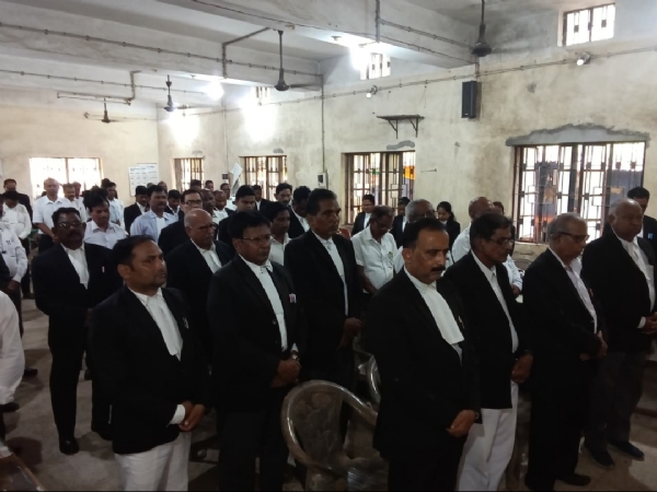 युवा अधिवक्ता दिनेश पूर्ति के निधन को लेकर बार एसोसिएशन में श्रद्धांजलि सभा का किया गया आयोजन