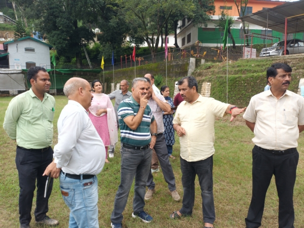 राज्य स्तरीय स्वतंत्रता दिवस की तैयारियों का जायजा लेते हुए एडीएम।
