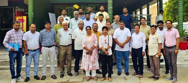 संगठन के नवनिर्वाचित पदाधिकारी एवं अन्य।