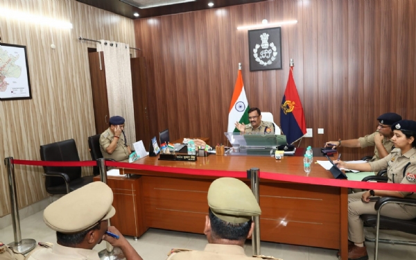 अपर पुलिस आयुक्त (अपराध) की थानेदारों के साथ बैठक