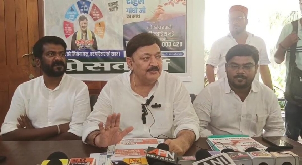 कांग्रेस पर्यवेक्षक, विधायक और अन्य