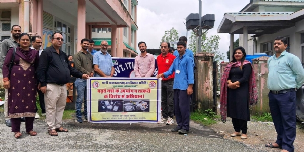 अंतर्राष्ट्रीय युवा दिवस के अवसर पर युवा बचाओ अभियान के दौरान।