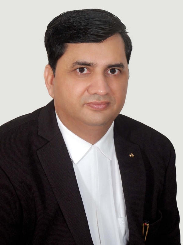 एडवोकेट योगेश सिहाग।