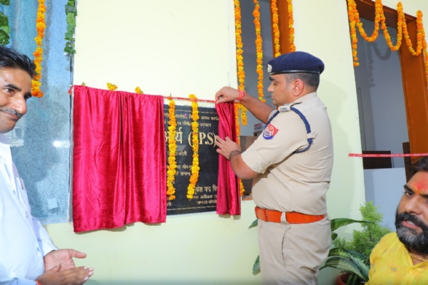 एसएसपी अनुराग आर्य मंगलवार को शीशगढ़ थाना परिसर में नई सुविधाओं का शुभारंभ करते हुए।