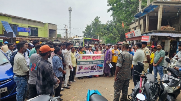 सड़क सुरक्षा को लेकर वाहन चालकों की काउंसलिंग, नियम पालन का दिलवाया गया शपथ*