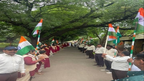 महाराज बाड़ा व हजीरा क्षेत्र में रैली निकालकर दिया तिरंगा लहराने का संदेश