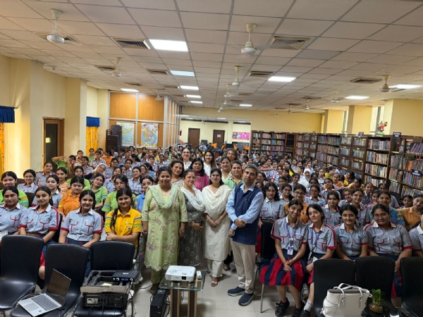 फिक्की एफएलओ जेकेएल ने स्टेम वर्कशॉप सीरीज़ की शुरुआत की, बेटियों को विज्ञान-तकनीक में करियर बनाने के लिए किया प्रेरित