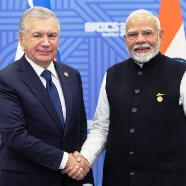 प्रधानमंत्री नरेन्द्र मोदी और उज़्बेकिस्तान के राष्ट्रपति शौकत मिर्जियोयेव (फाइल फोटो)