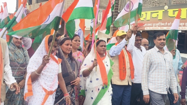 देशभक्ति का संदेश लेकर निकाली गई तिरंगा रैली, हर घर तिरंगा के संग गूंजे स्वच्छता के नारे