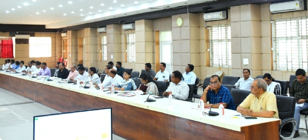 शासकीय संपत्ति में अवैध अतिक्रमण पर करे कार्रवाई : बलरामपुर कलेक्टर