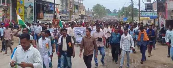 स्कूल सफाई कर्मचारियों ने किया प्रर्दशन
