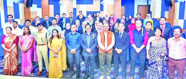 प्रशिक्षु अधिकारियों के साथ हरिद्वार के अधिकारी